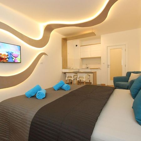 Riviera New Belgrade Apartment, Parking 5 Eur Per Day Exterior photo