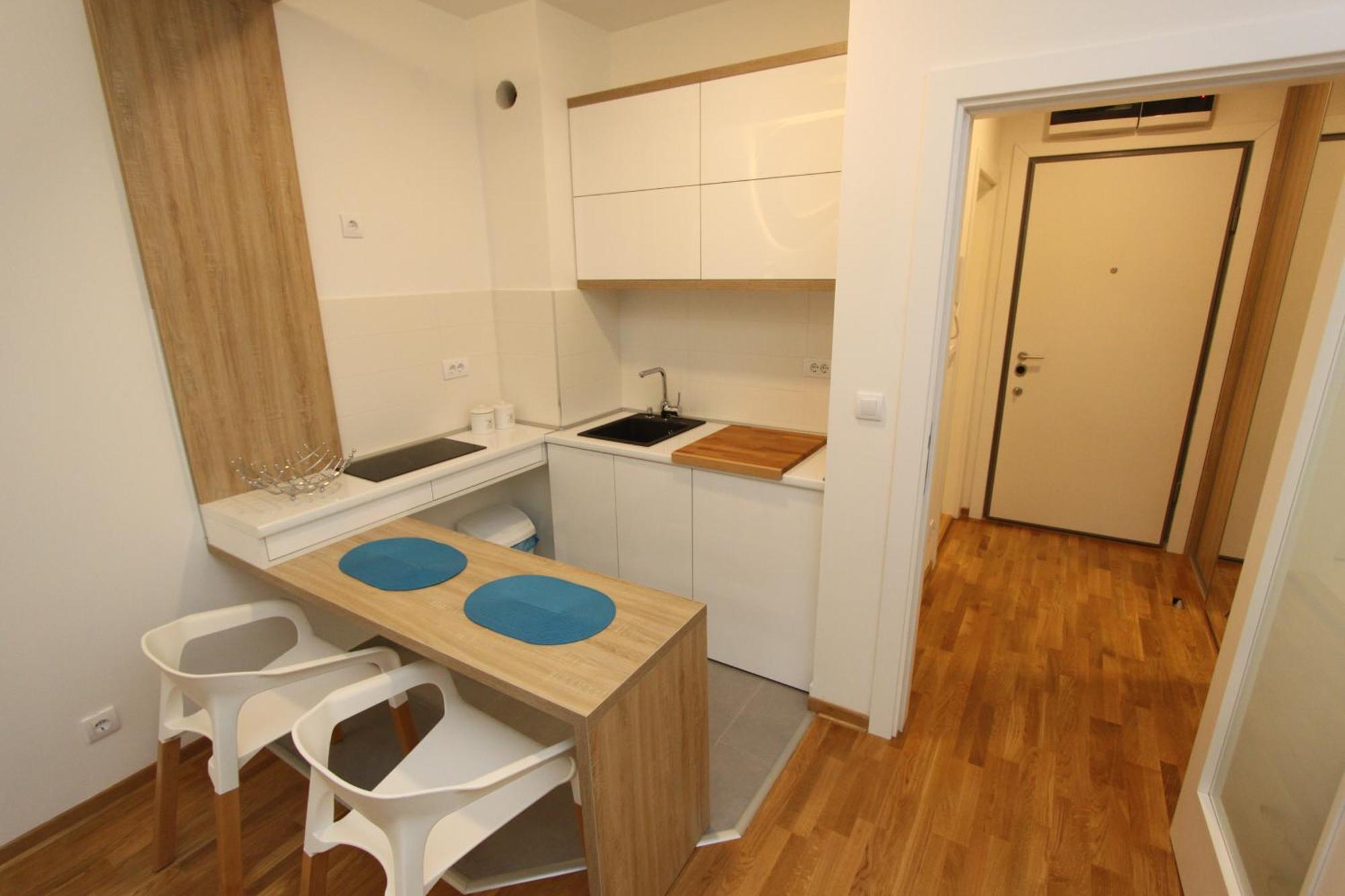 Riviera New Belgrade Apartment, Parking 5 Eur Per Day Exterior photo