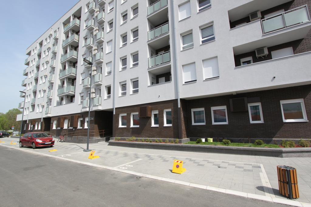 Riviera New Belgrade Apartment, Parking 5 Eur Per Day Exterior photo